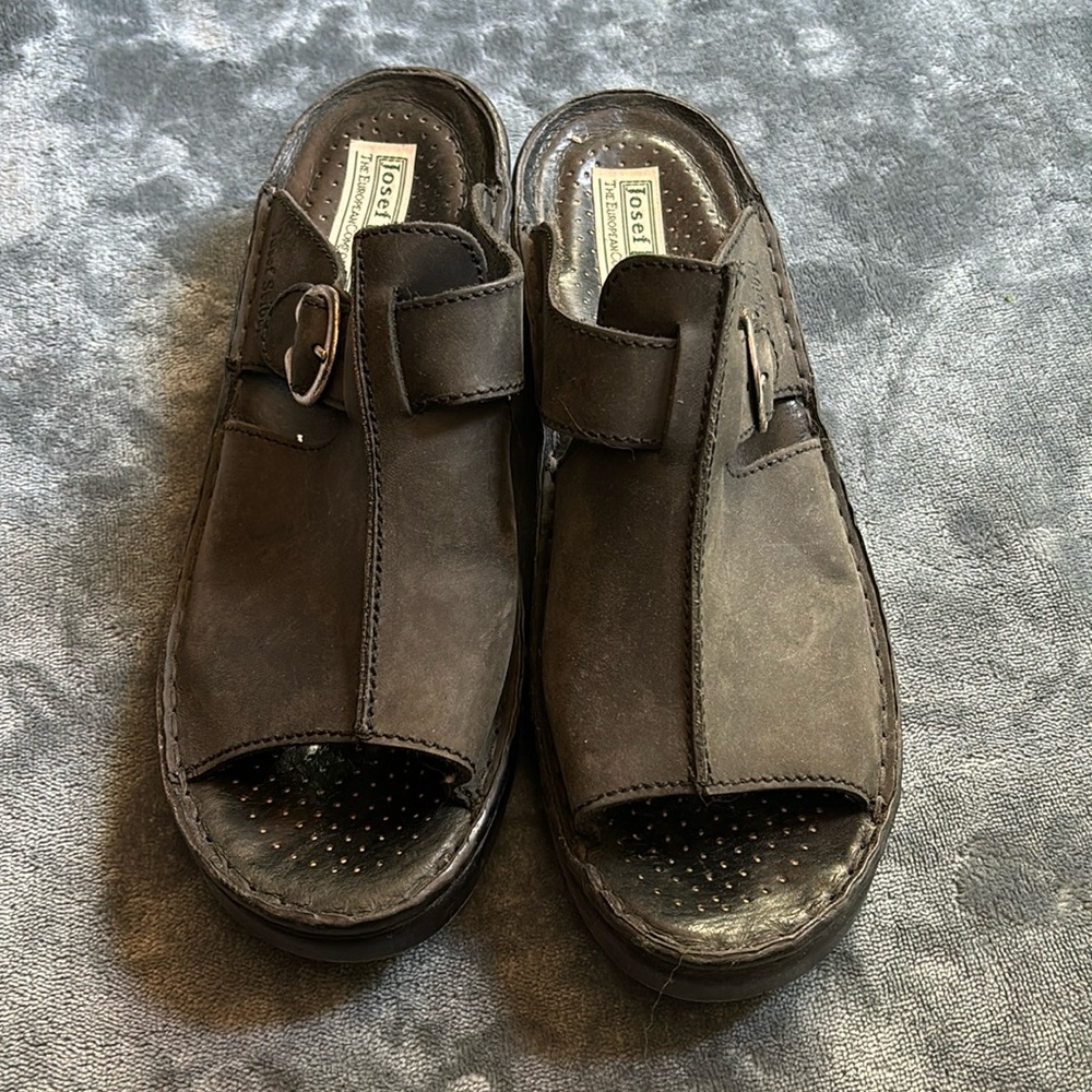 Josef Seibel black leather sandals sz 40 or 9